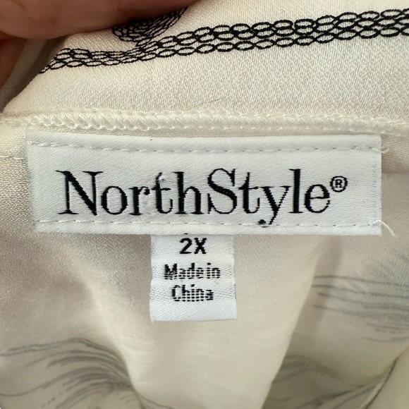 North's
Style Women's Sz 2x Long Sleeve Button Down Rolling Button Tab Blouse - Picture 5 of 6